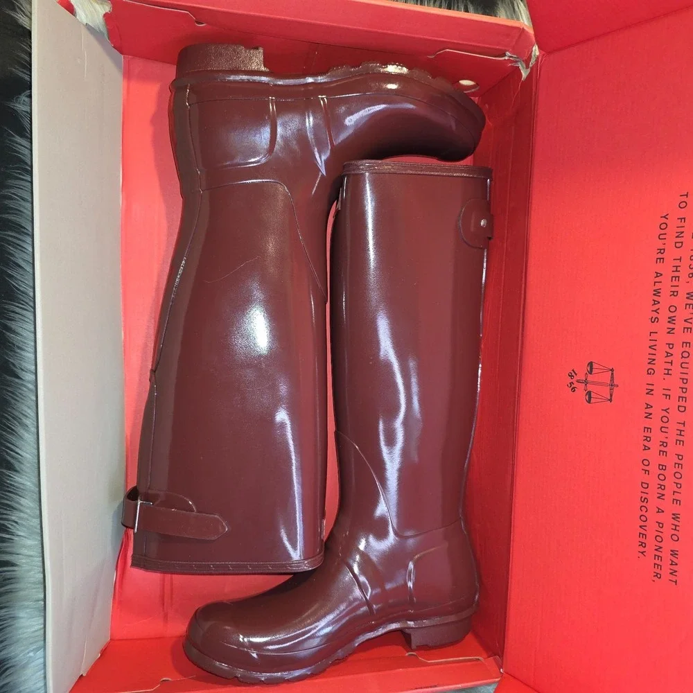 Hunter Original Tall Back Adjustable Gloss Rain Boots – Women's 9 — Burgundy